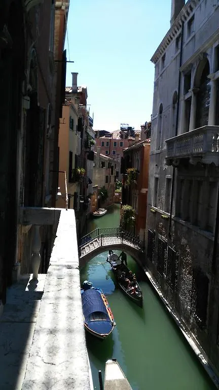 Balcone Sul Canale Apartment Venice