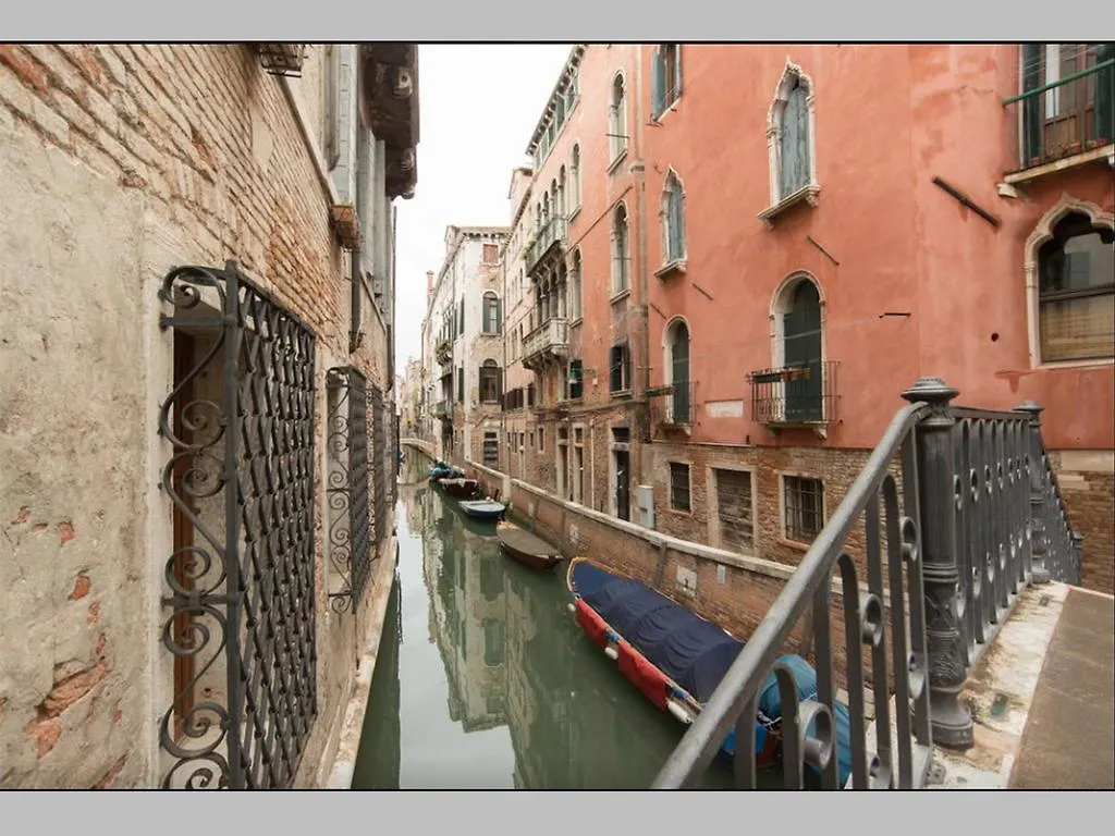 Balcone Sul Canale Apartment Venice Italy